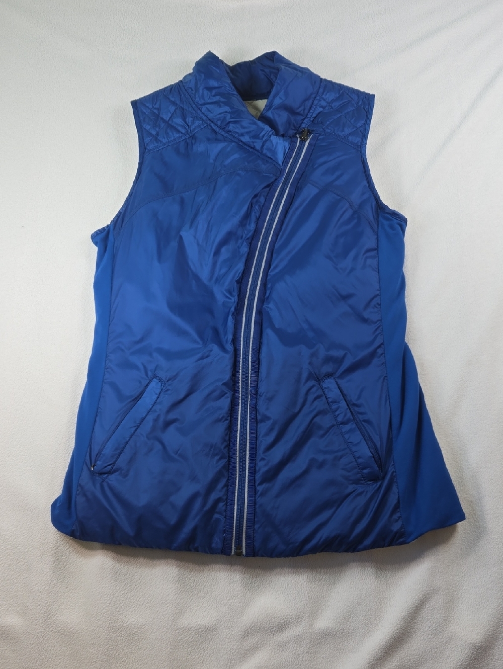LuLu Lemon Women's Reversible Blue and Cream Quilted Zip-Front Vest